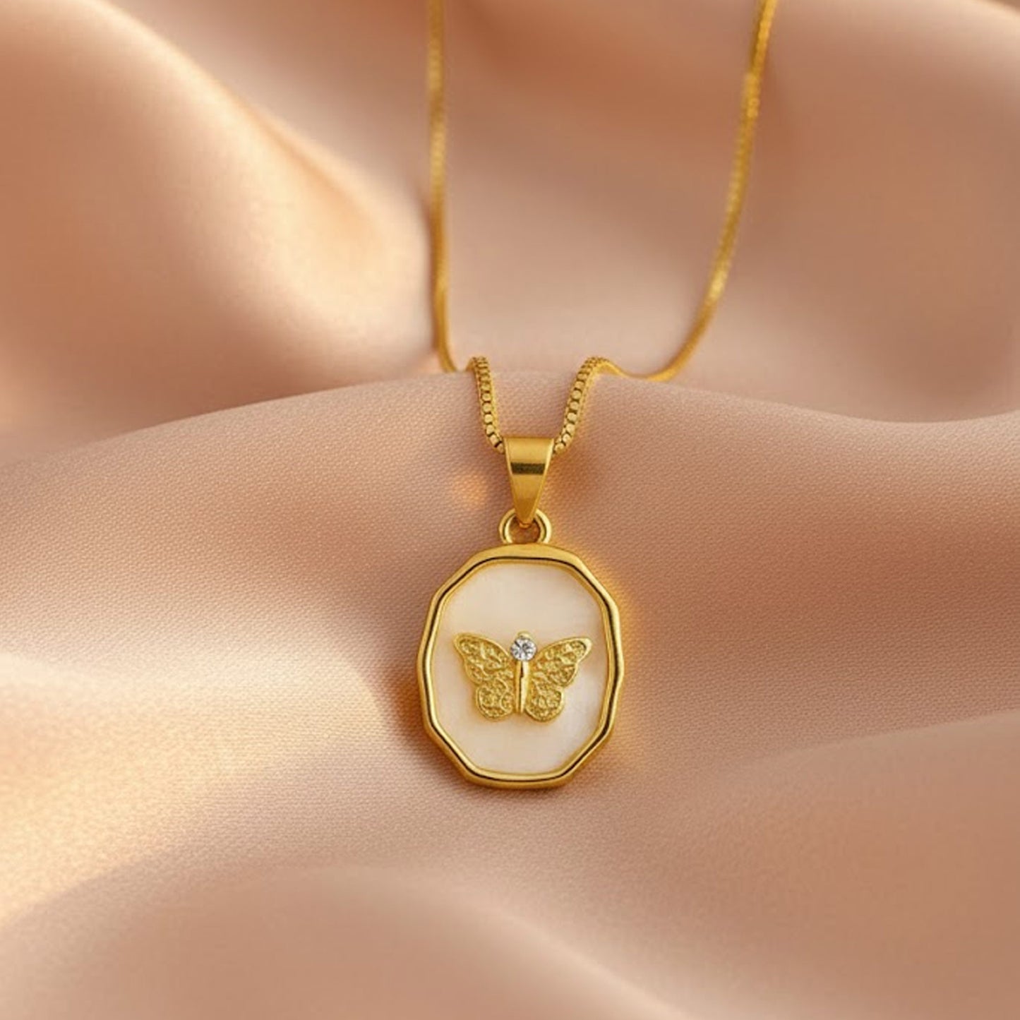 INYMA | Collar Relicario Mariposa